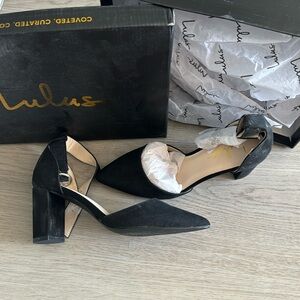 Lulu’s black suede pointed toe ankle strap pumps - size 6 NEW